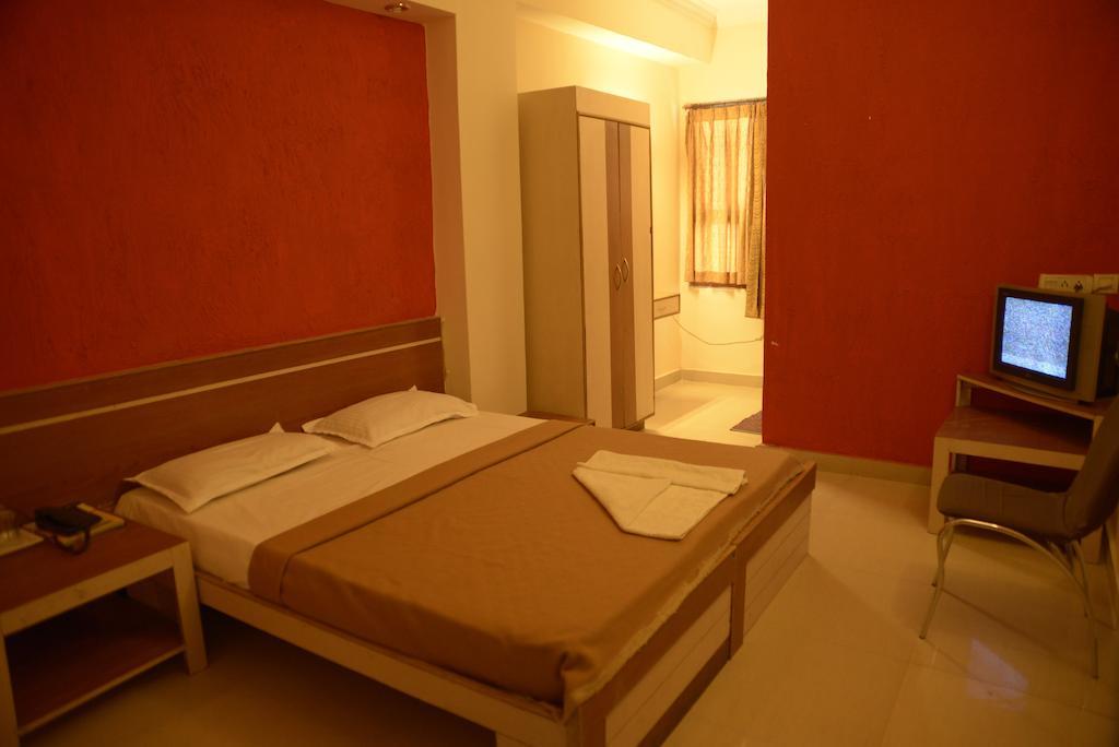 Hotel Sri Sai Krupa Хайдарабад Номер фото